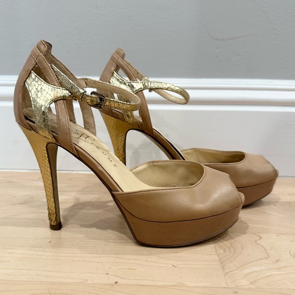 Ivanka Trump Nude and Gold Peep-Toe Heels - Size 6.5 - Picture 1 of 7